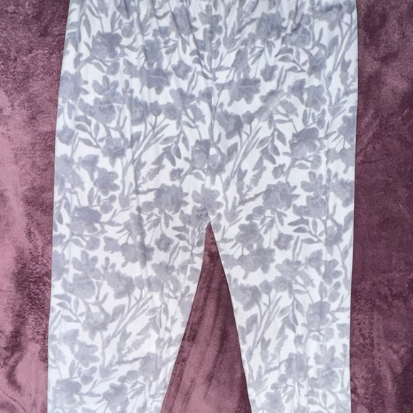 Vera Wang 3 Piece Velour Pajama Set - Picture 4 of 5